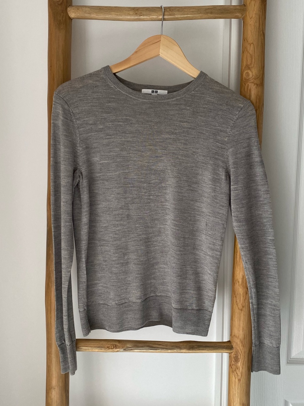 UNIQLO Lightweight Classic Crewneck Sweater Heather Gray Sz Medium Preppy Casual